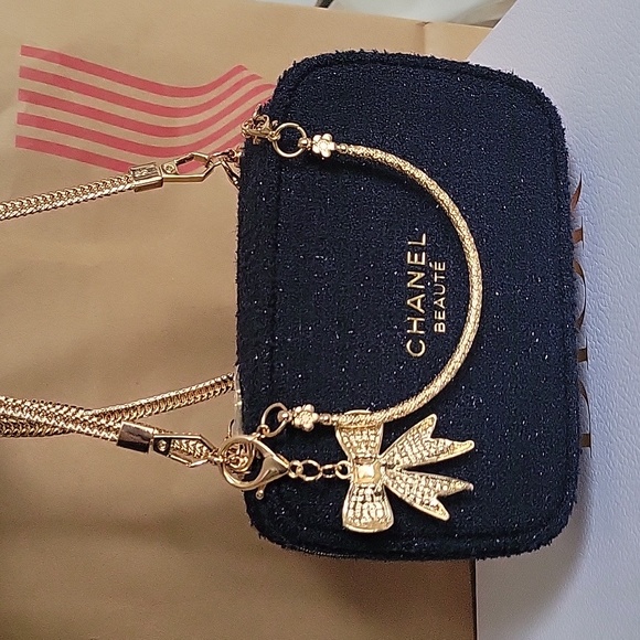 Chanel Beaute POUCH - Picture 13 of 14